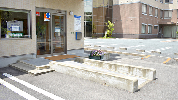 いくも薬局　天神店の入口