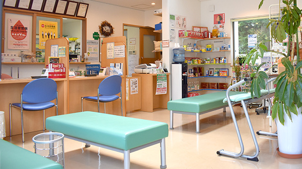 いくも薬局　天神店の待合スペース
