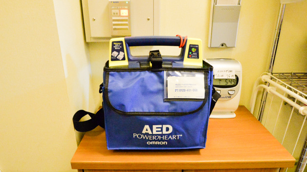 くるみ薬局のAED