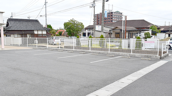 よつば薬局の駐車場