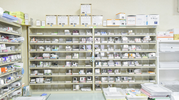 きらら薬局の薬棚