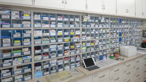 きたに薬局　熊毛店の薬棚