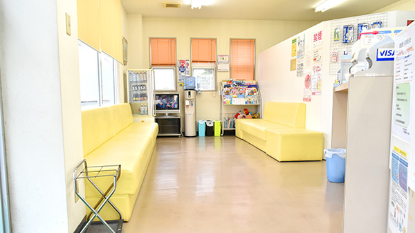 トマト調剤薬局 名東店の待合スペース