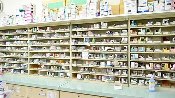 トマト調剤薬局 名東店の薬棚