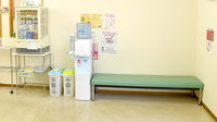トマト調剤薬局 八万店の待合スペース
