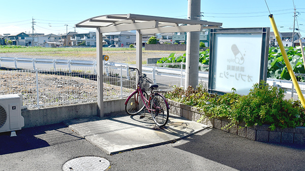 オブリージュ調剤薬局の駐輪場