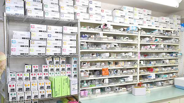 加地薬局南店の薬棚