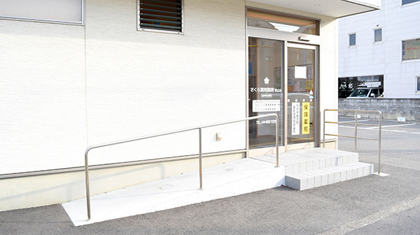 さくら調剤薬局 末広店の入口
