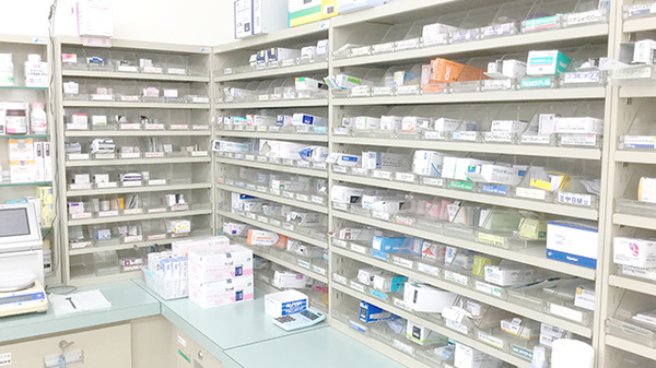 トマト調剤薬局 大津店の薬棚