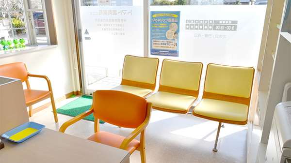 トマト調剤薬局 立江店の待合スペース