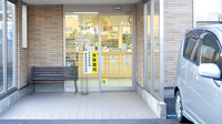 トマト調剤薬局 高専前店の入口