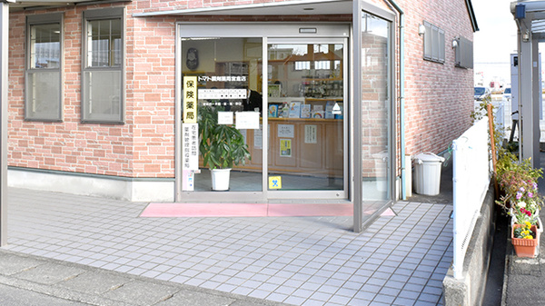 トマト調剤薬局 宮倉店の入口
