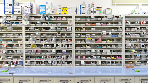 トマト調剤薬局 穴吹店の薬棚