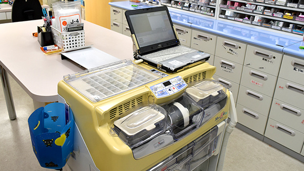 トマト調剤薬局 穴吹店の調剤器具