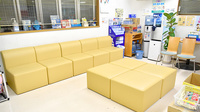 トマト調剤薬局 上那賀店の待合スペース