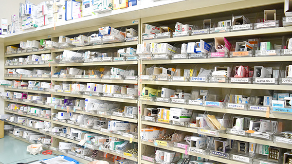 トマト調剤薬局 上那賀店の薬棚