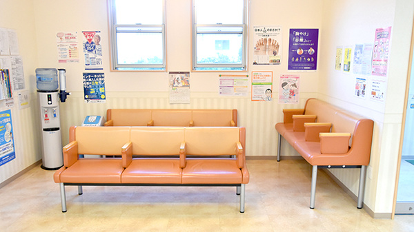 トマト調剤薬局 那賀店の待合スペース