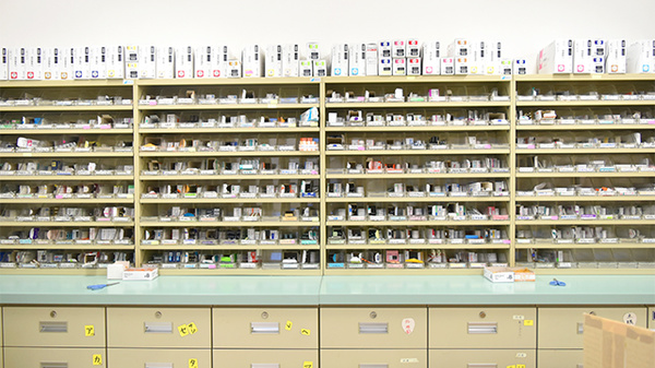 トマト調剤薬局 那賀店の薬棚