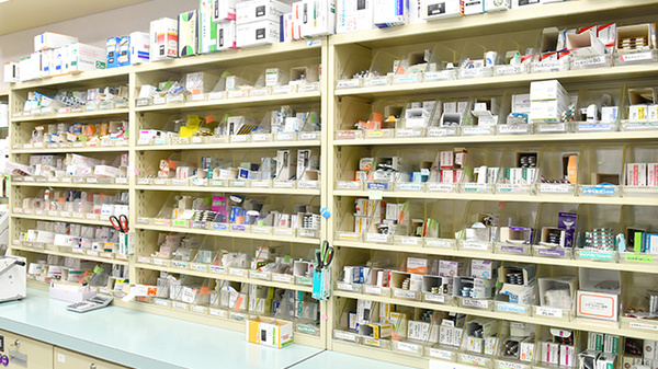 共和調剤薬局の薬棚