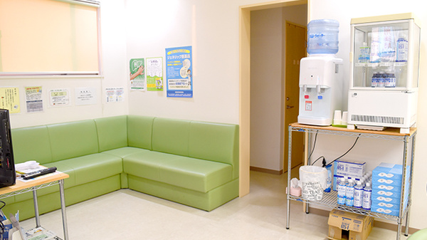 トマト調剤薬局 松茂店の待合スペース
