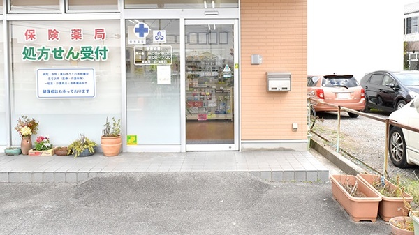 久間薬局　多肥店の入口
