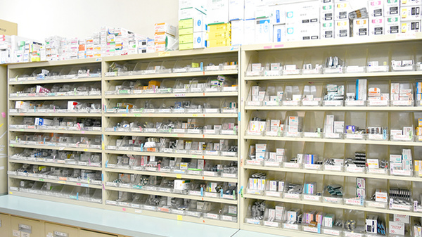 久間薬局　多肥店の薬棚