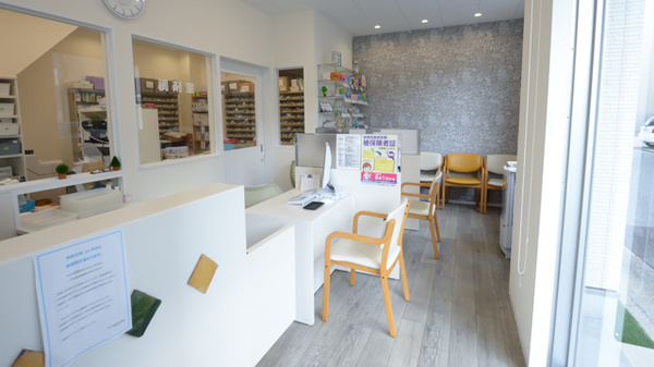 ダイヤ薬局花園店の受付/カウンター