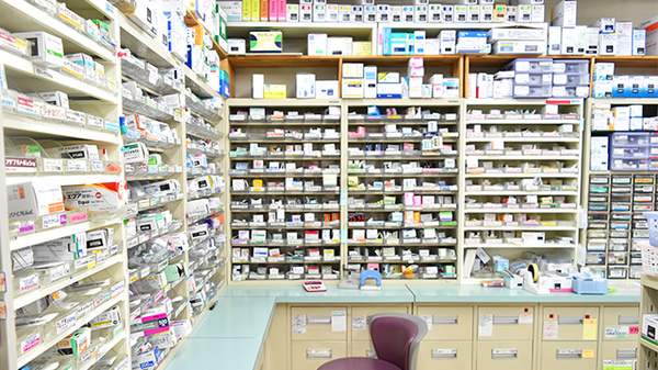 ファルマ調剤薬局大野店の薬棚