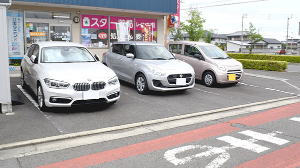 スター薬局レインボー店の駐車場