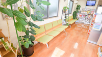 虹調剤薬局高松南店の待合スペース
