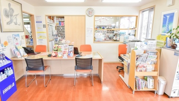 虹調剤薬局寺井店の受付/カウンター