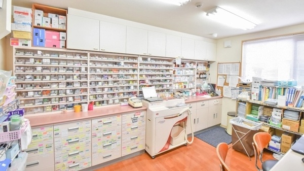 虹調剤薬局寺井店の調剤室
