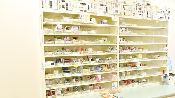 コスモ調剤薬局多肥店の薬棚