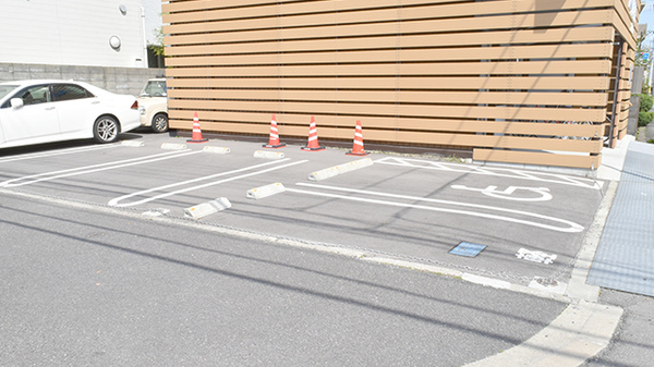 友愛薬局大学通り店の駐車場