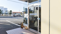 城東調剤薬局の入口