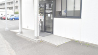 コスモ調剤薬局柞原店の入口