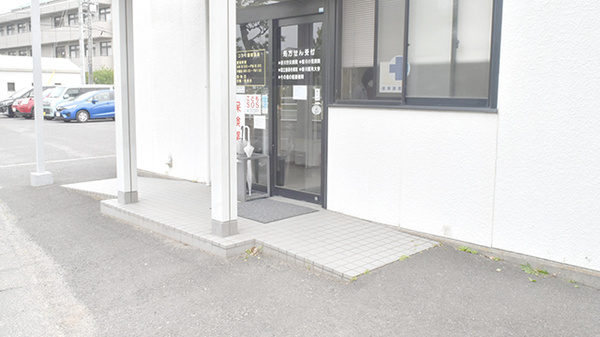 コスモ調剤薬局柞原店の入口