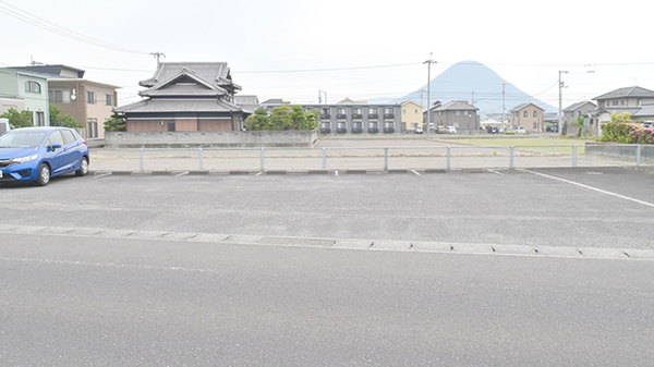 コスモ調剤薬局柞原店の駐車場