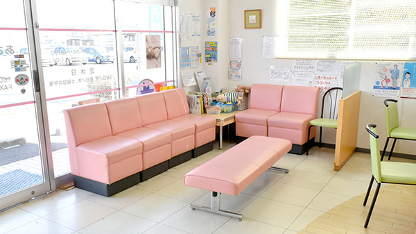 あさひ調剤薬局川西店の待合スペース