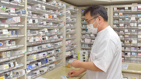 もも調剤薬局の作業風景
