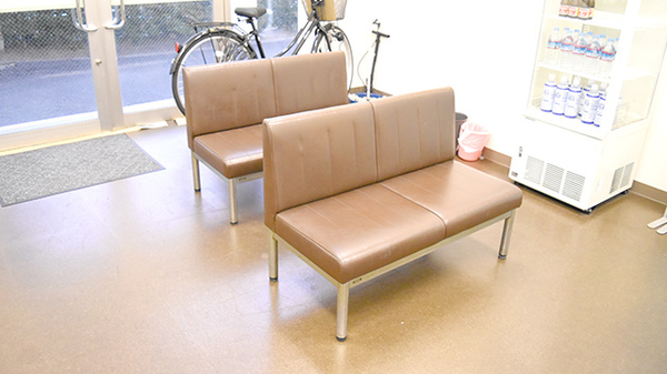 アロハ薬局の待合スペース