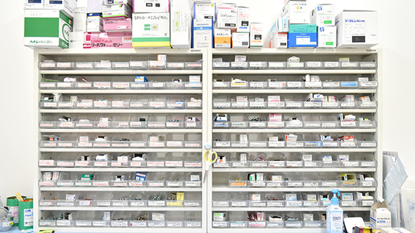 やまもも調剤薬局の薬棚