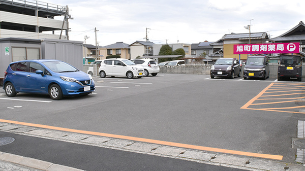 株式会社エンジェル旭町調剤薬局の駐車場