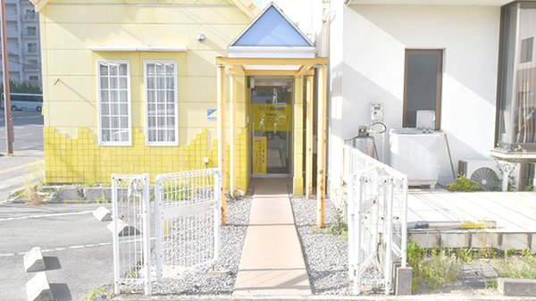 コスモ調剤薬局室町店の入口