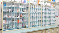 京町薬局　西庄店の薬棚