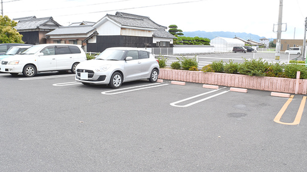 スター薬局柞田店の駐車場