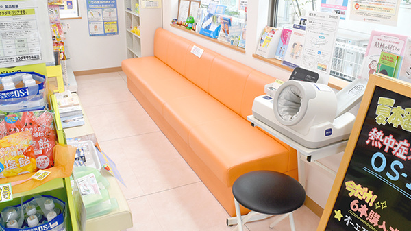 スター薬局大野原店の待合スペース