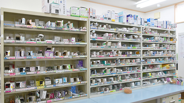 京町薬局　高瀬店の薬棚