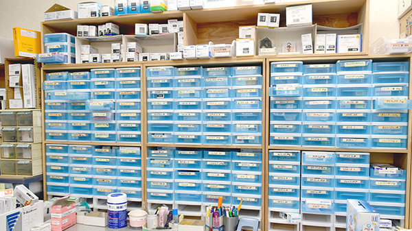 和田調剤薬局の薬棚