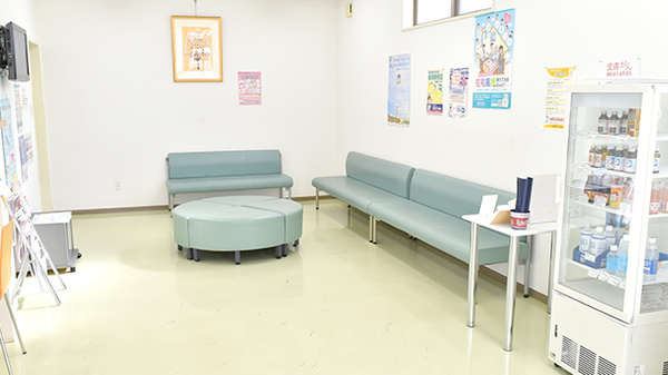 くま薬局　三木店の待合スペース